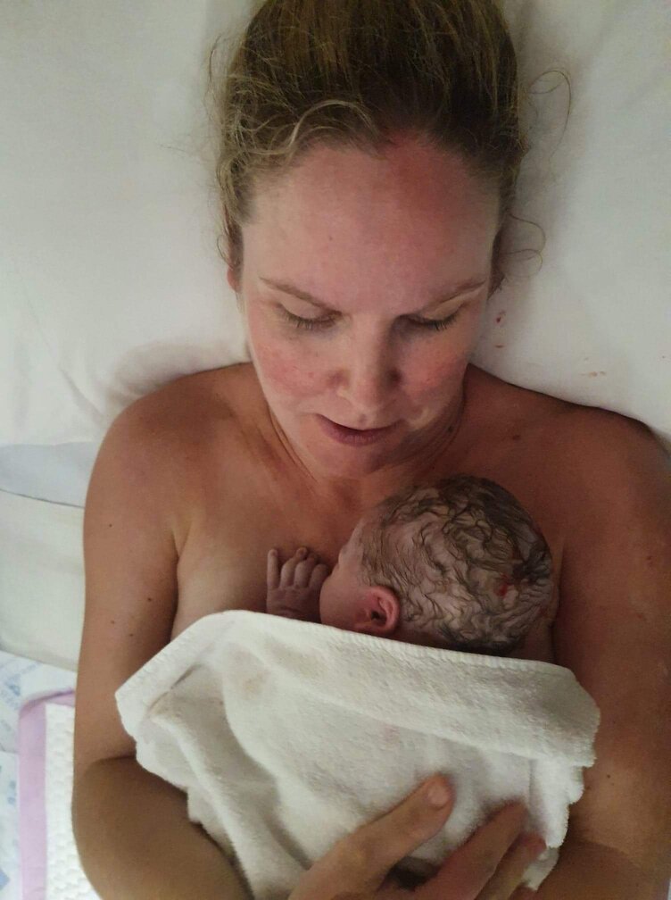 Mum with newborn baby on her chest skin to skin