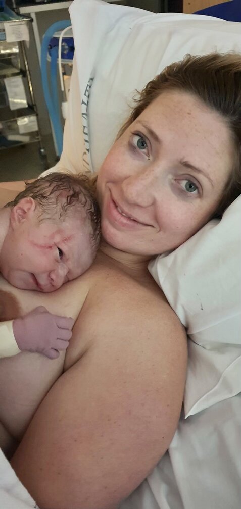 Mum with newborn baby on her chest skin to skin