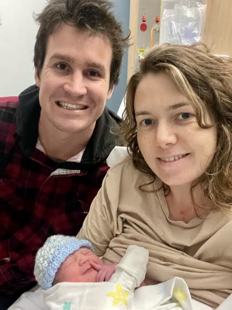 Couple sitting on a couch. Hypnobirthing Australia Course Privately